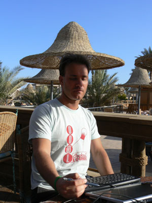 Flightplanning in Egypt (nice hat, don't you think? =)