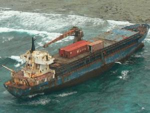 Some boatmen dont find their way in between the reefs to Belize