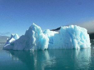 Icebergs in different formations